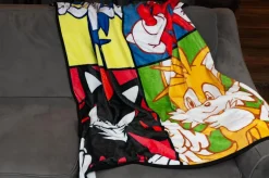 Sonic The Hedgehog Warhol Fleece Throw Blanket | 45 x 60 Inch Cozy Blanket