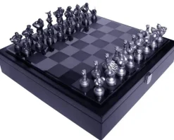 Street Fighter 25th Anniversary Resin Chess Set w/ Game Board